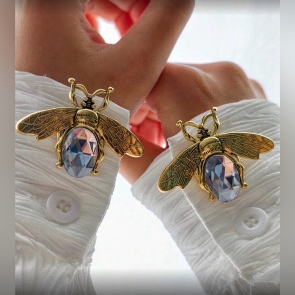 ✨NEW Gold Rhinestone Bee cuff links